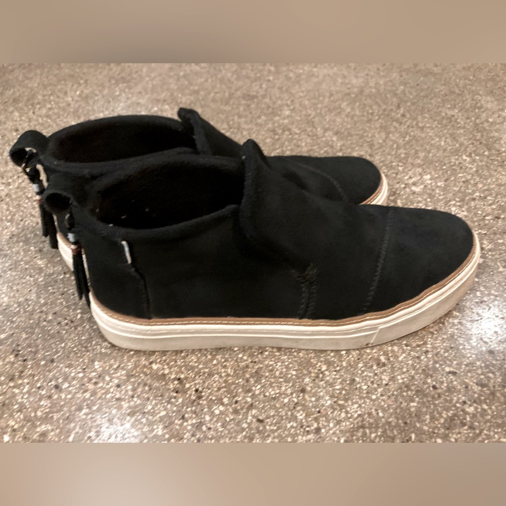 TOMS black suede women’s 8.5